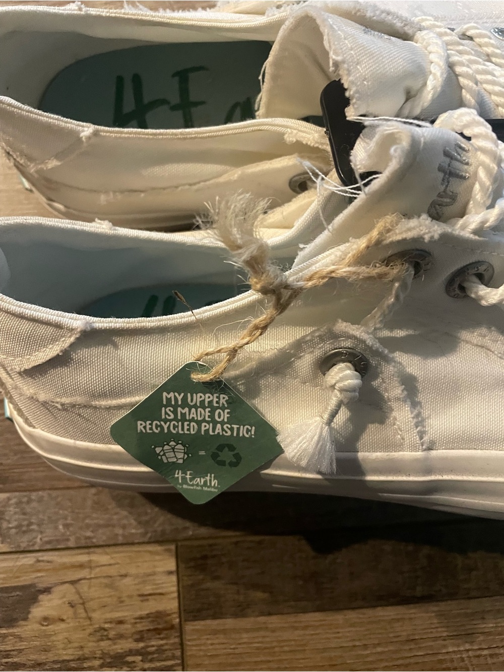 Earth White Canvas Low-Top Sneakers with Rope Laces…Price firm…LAST PAIR 7.5 - Picture 3 of 3